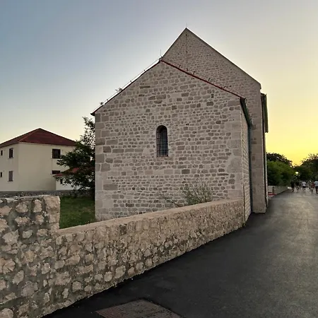 דירה Mit Garten & Terrasse 200 M Zum In נין