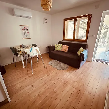 Mit Garten & Terrasse 200 M Zum In *