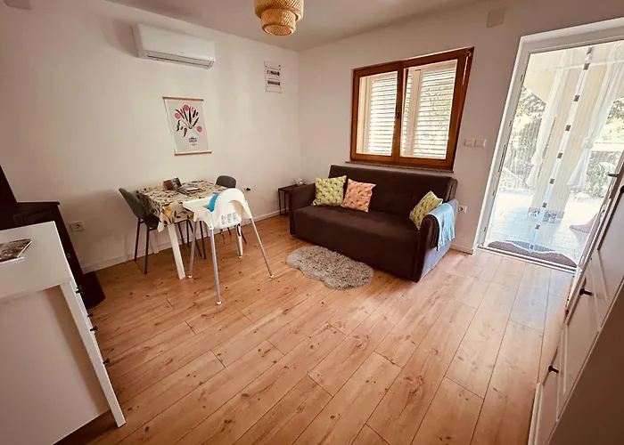 Mit Garten & Terrasse 200 M Zum In *