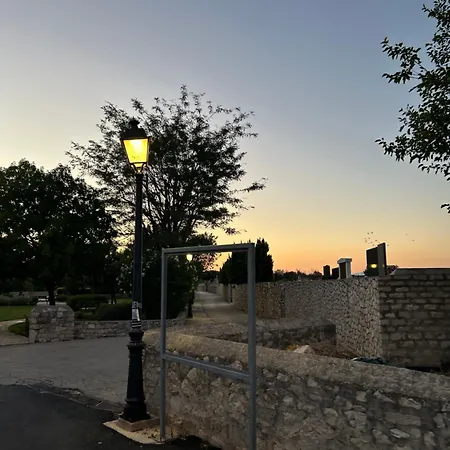 Mit Garten & Terrasse 200 M Zum In Appartamento *
